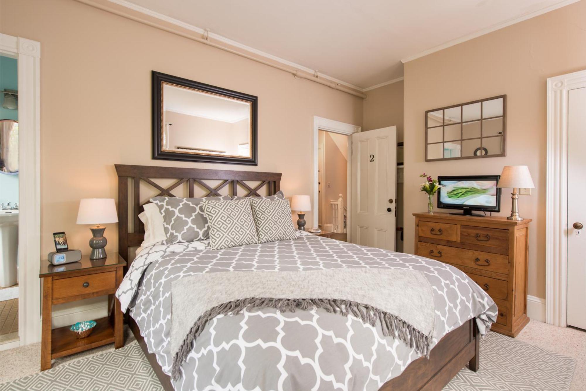 Superior Queen Room The Longfellow
