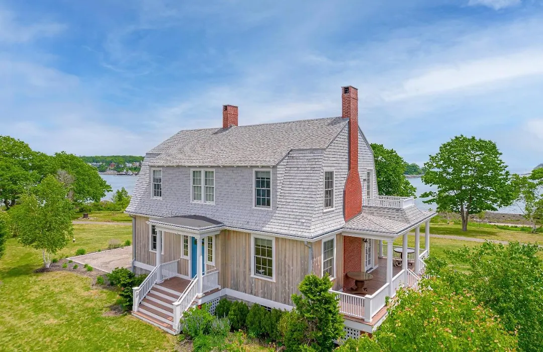 Waterfront Colonial - Best Views On The Island! Home-1