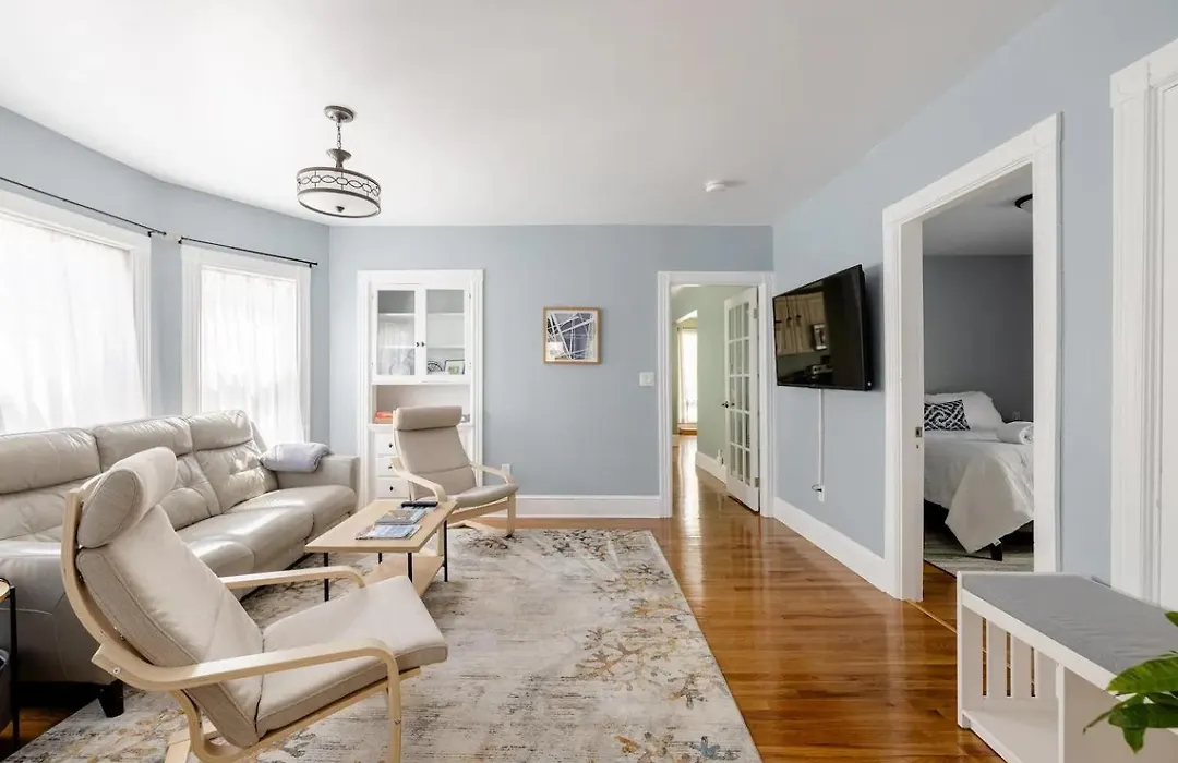 Bright Spacious Apartment - 2 Bedroom 2 Ba-1