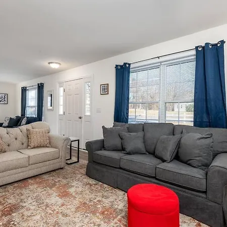 Spacious & New 2 Bd 3 Ba High End House-2