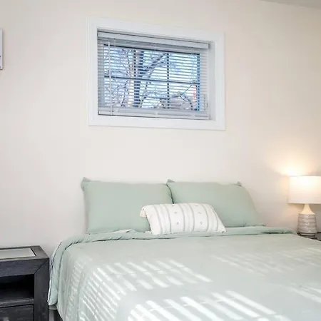 Spacious & New 2 Bd 3 Ba High End House-3