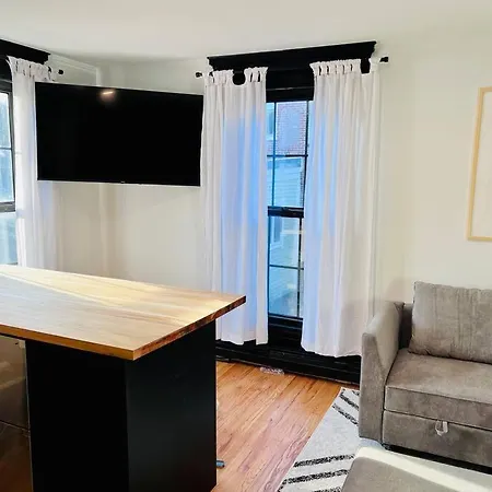 Romantic West End Apartment With Parking-3