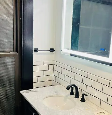 Romantic West End Apartment With Parking-2