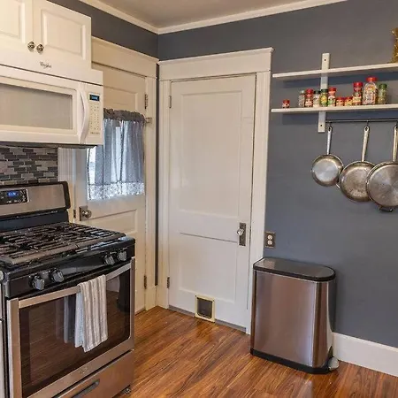 Single Family W/ Fenced In Yard-2